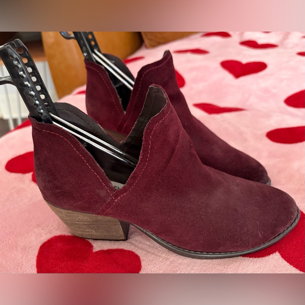 Steve Madden Adelphie ankle booties in a burgundy/maroon suede.